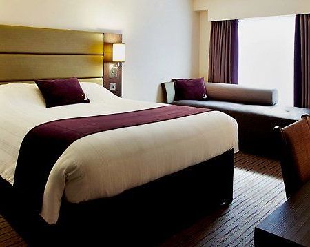Premier Inn Premier Inn Heathrow Airport Terminal 4 Stanwell Exterior foto